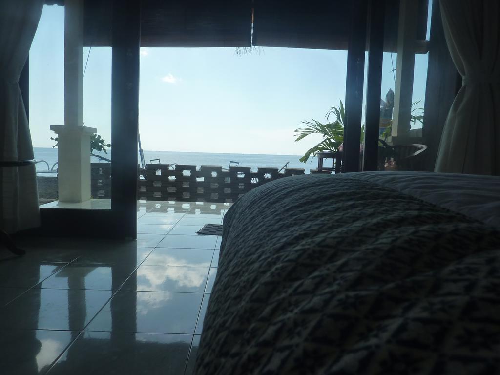Tambun Sari Beach Homestay Amed  Room photo